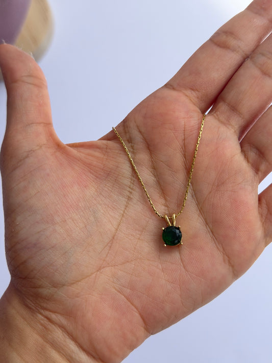 Green pendant necklace