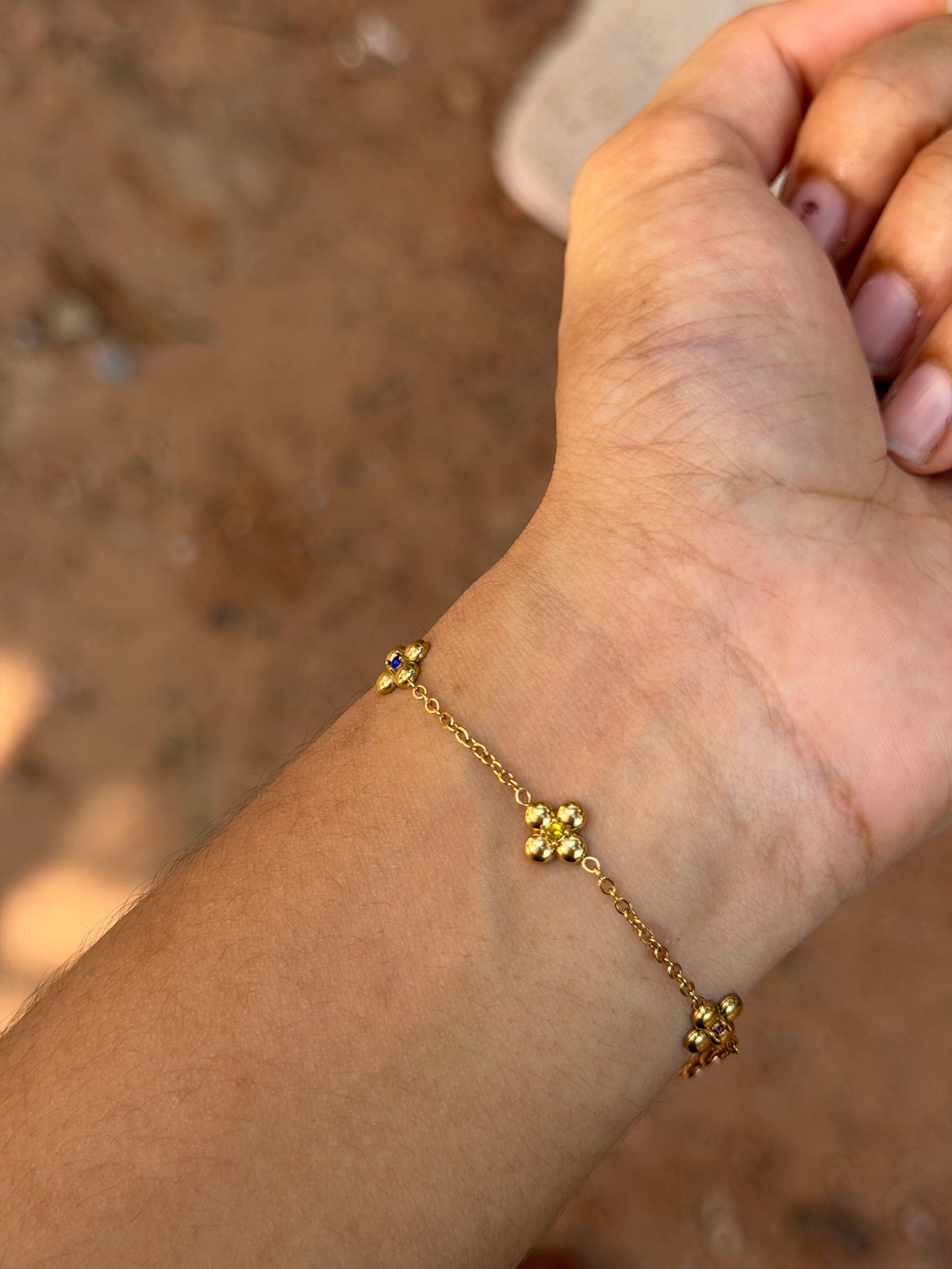 Minimal gold bracelet