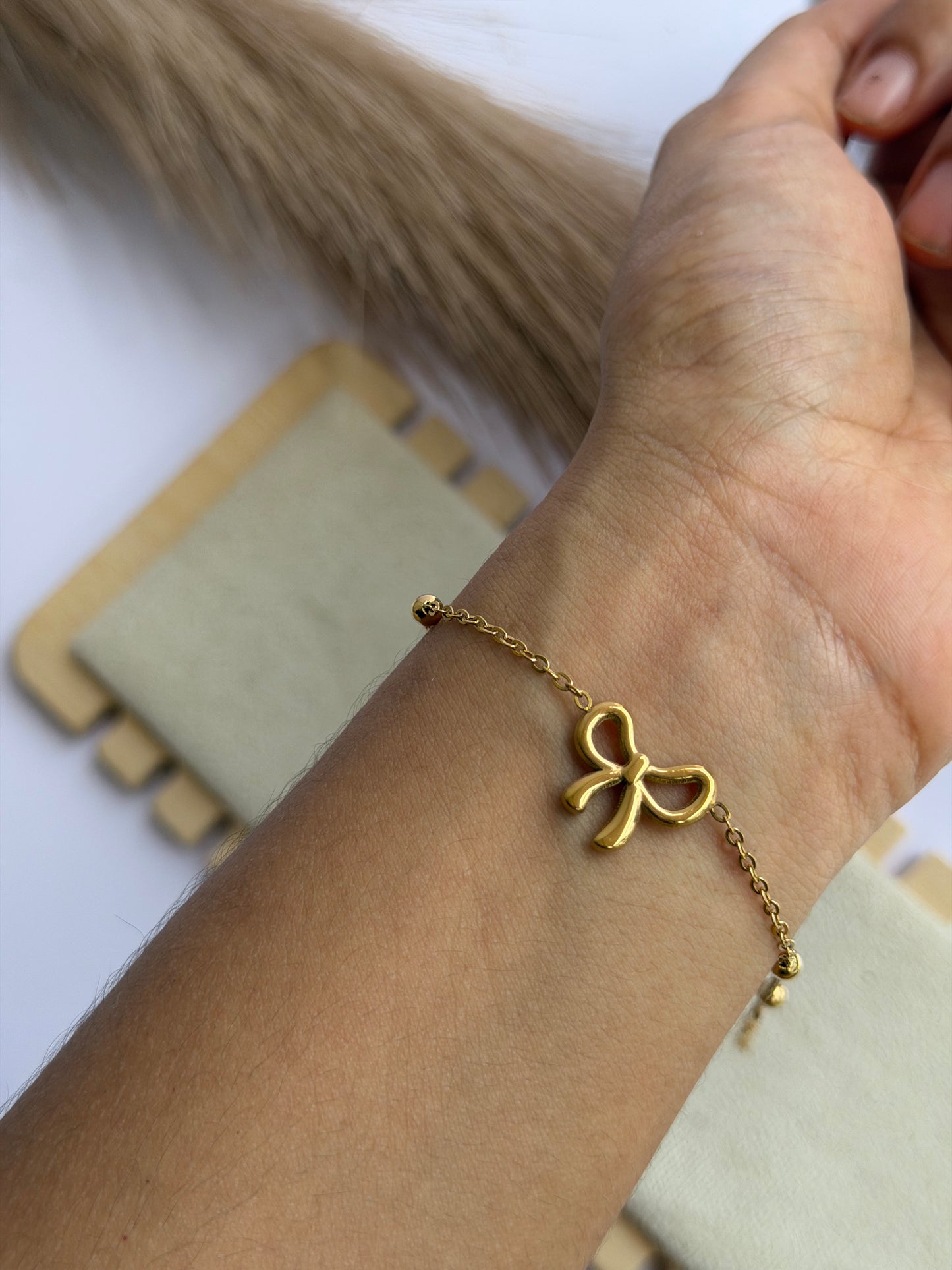Cute bow bracelet