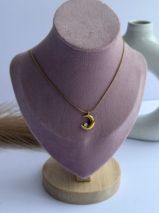 Moon pendant necklace