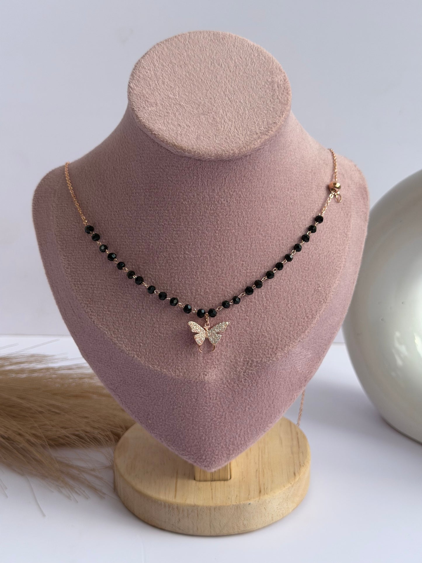 Adjustable neck chain 1