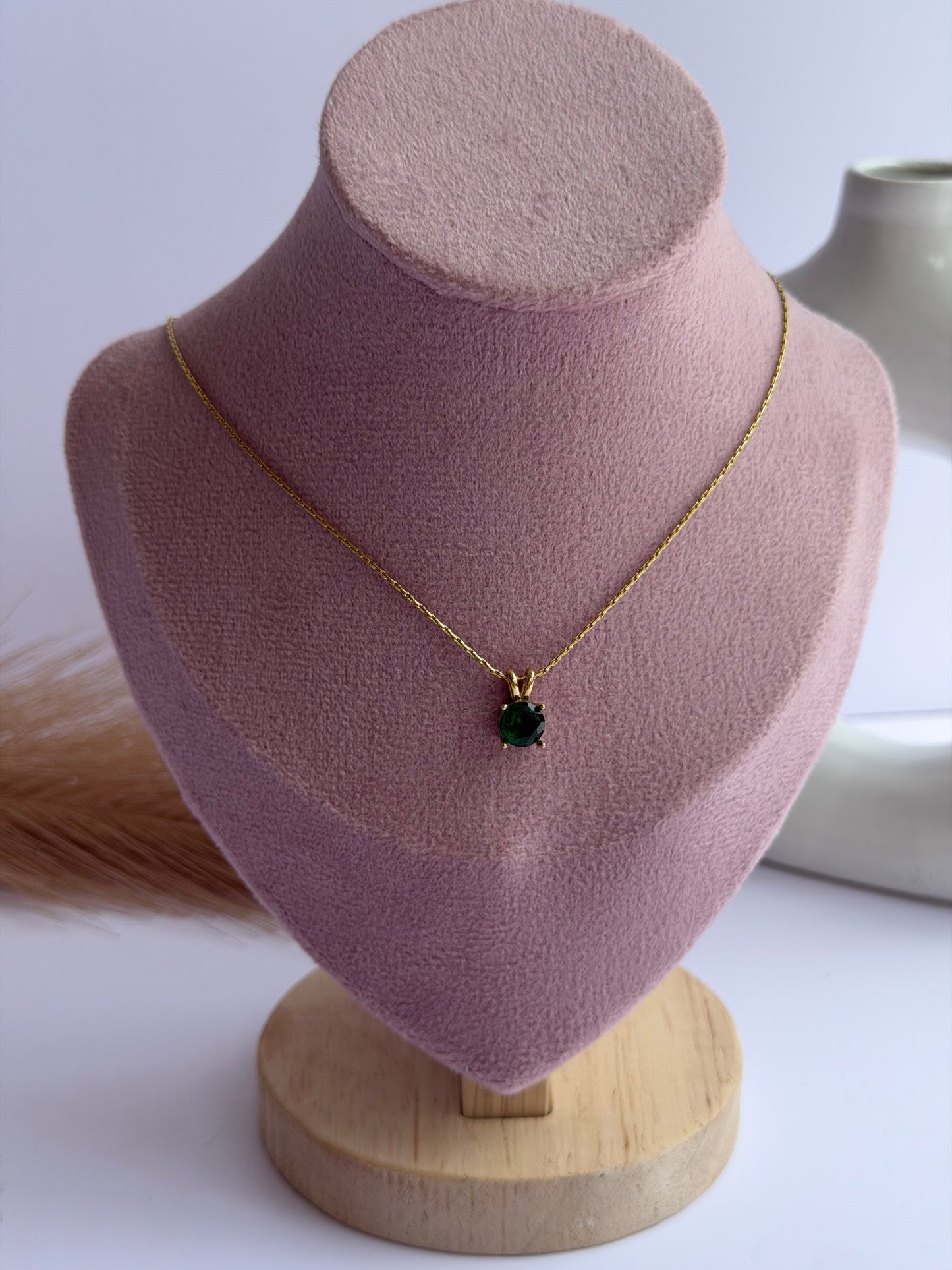 Green pendant necklace