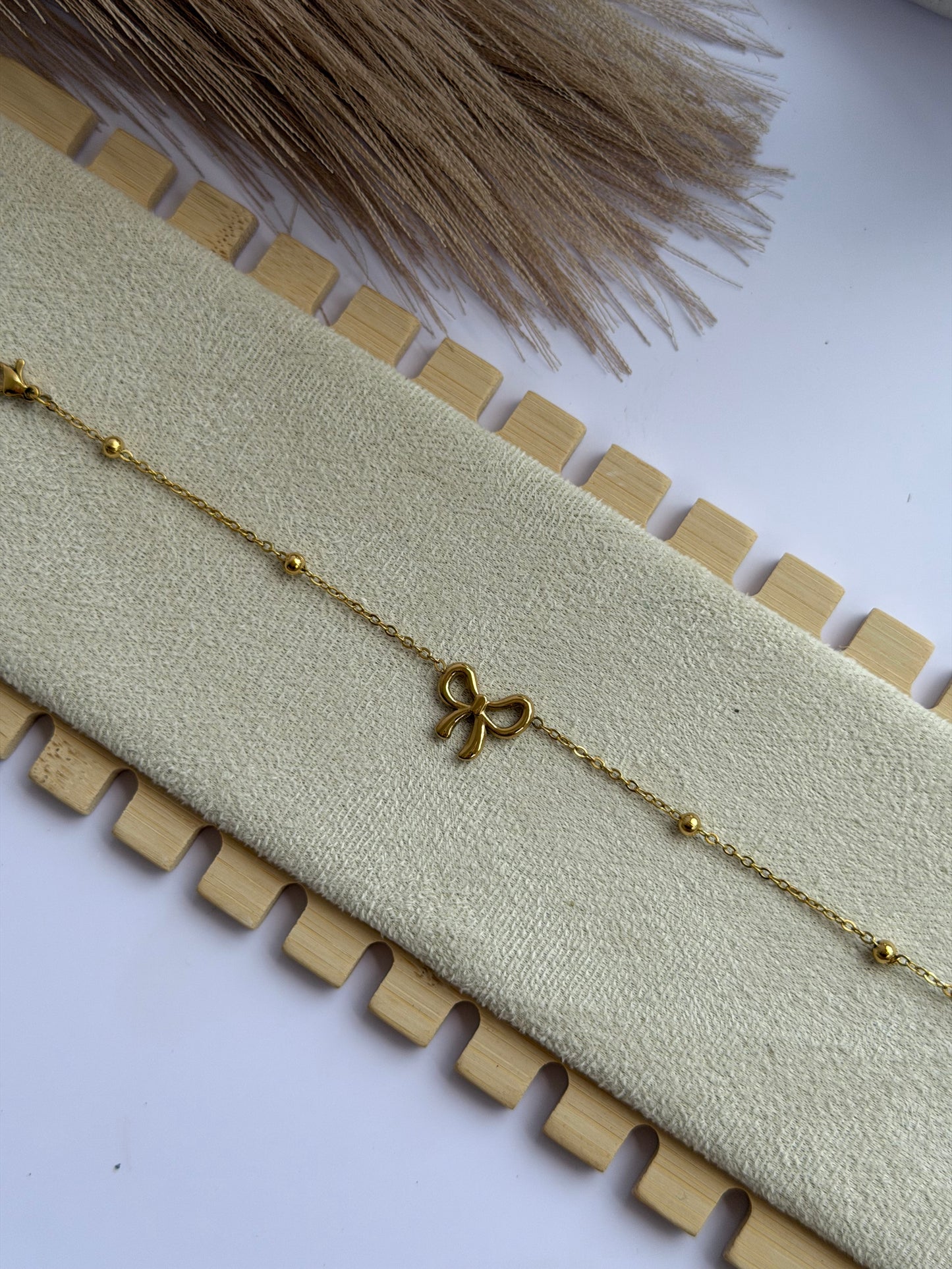Cute bow bracelet