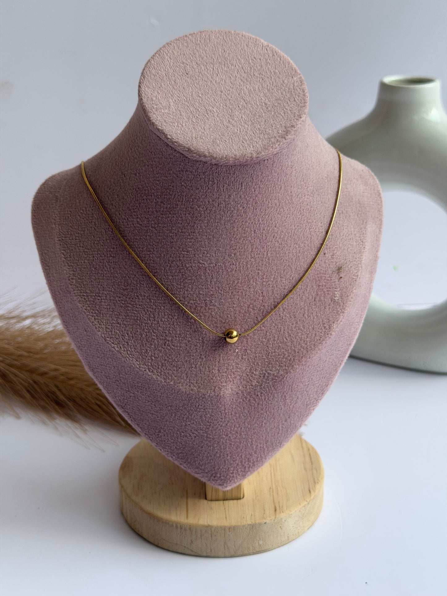 Single ball necklace